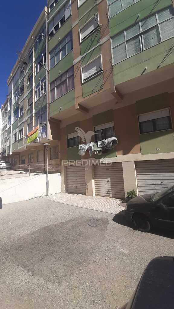 Garagem de rua com 32,50 m², localizada nas traseiras do hospital são bernardo