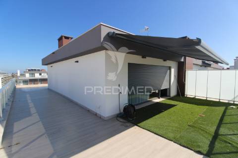 Duplex t3+1 com grandes terraços - montijo