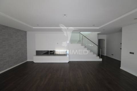 Duplex t3+1 com grandes terraços - montijo