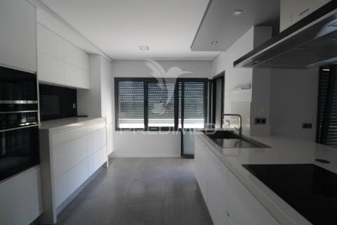 Duplex t3+1 com grandes terraços - montijo