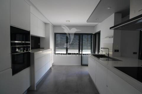 Duplex t3+1 com grandes terraços - montijo