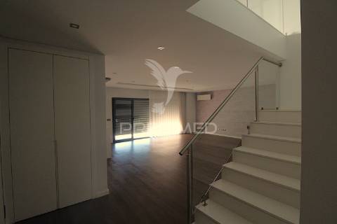 Duplex t3+1 com grandes terraços - montijo