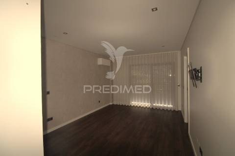 Duplex t3+1 com grandes terraços - montijo