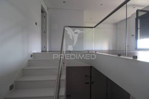 Duplex t3+1 com grandes terraços - montijo