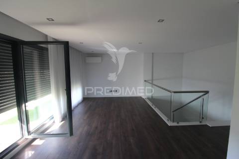 Duplex t3+1 com grandes terraços - montijo