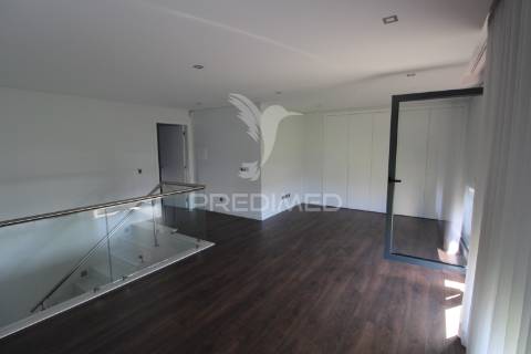 Duplex t3+1 com grandes terraços - montijo