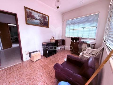 Terreno com 2 moradias pinhal novo