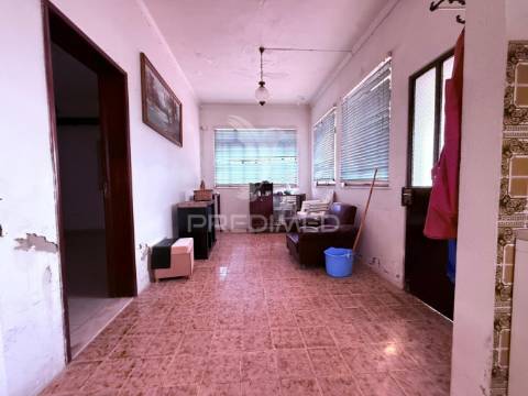 Terreno com 2 moradias pinhal novo