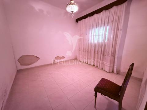 Terreno com 2 moradias pinhal novo