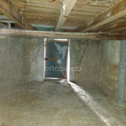 Barracão,anexos para recuperar e garagem na  abrã, santarém.