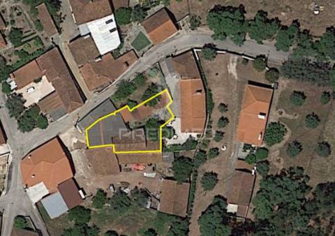 Barracão,anexos para recuperar e garagem na  abrã, santarém.