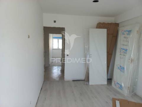 Apartamento t2 – carregado em remodelação