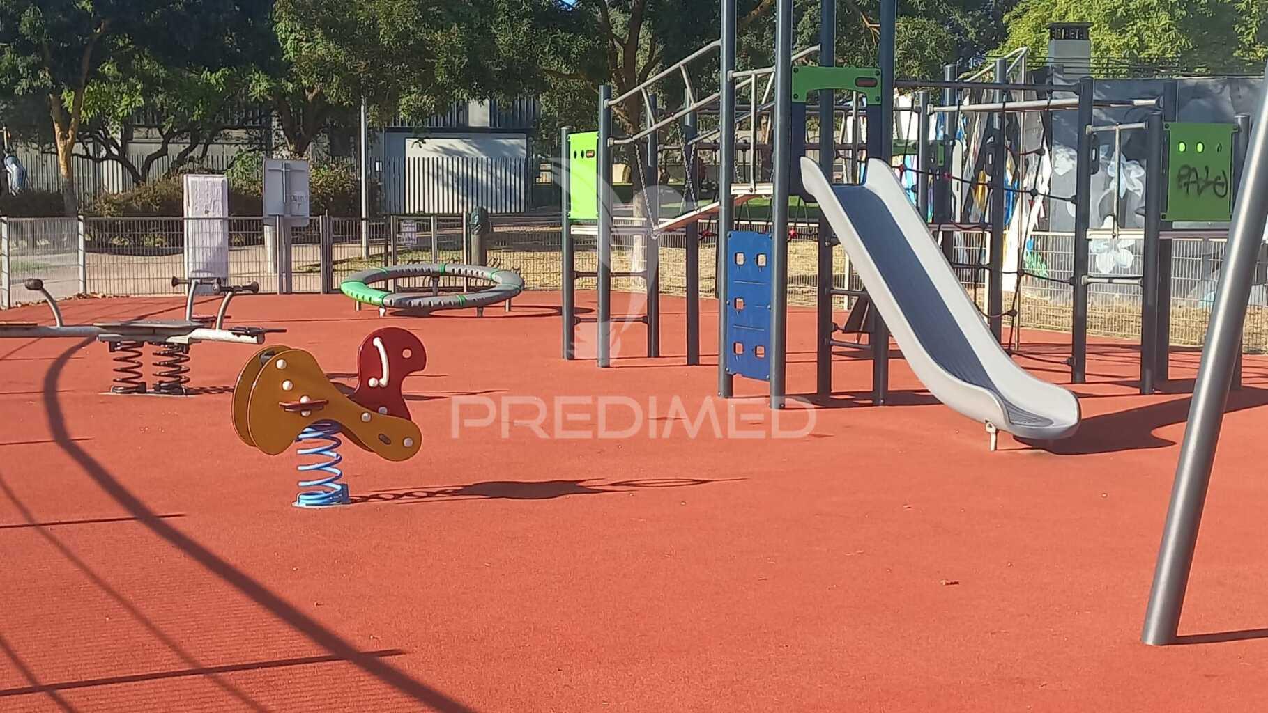 Moradia t3 em recuperação – foros da amora