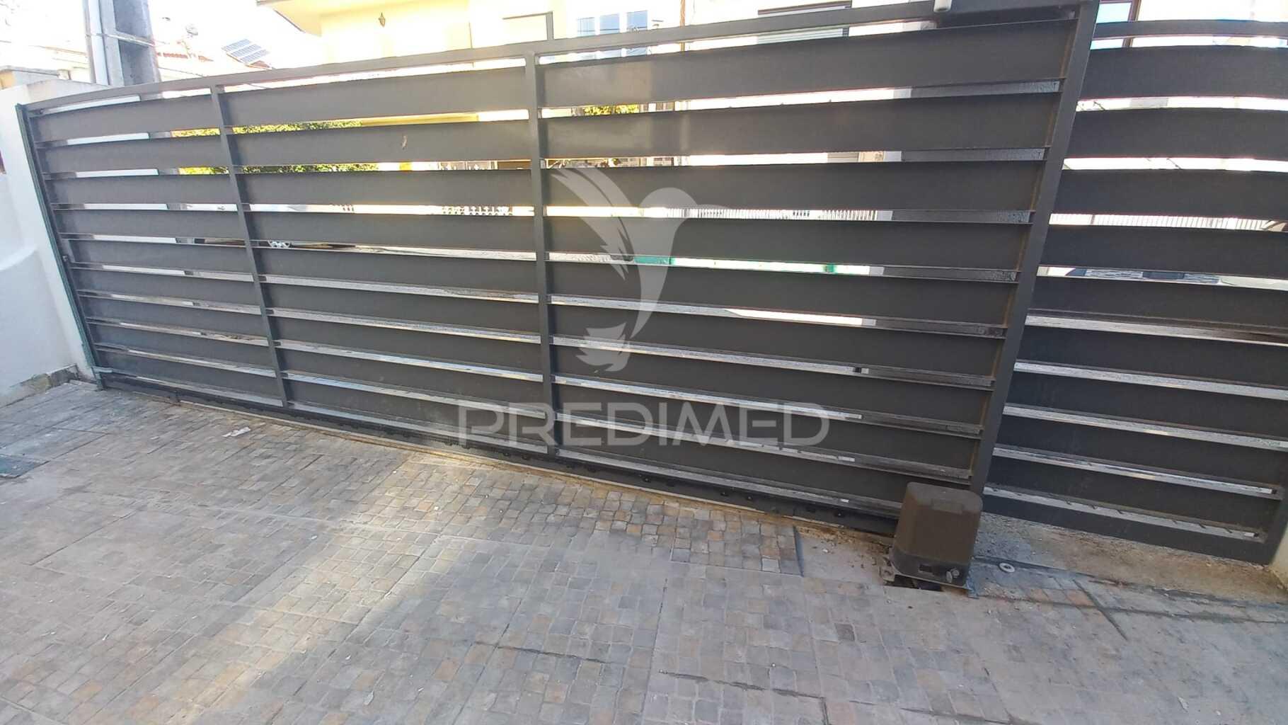 Moradia t3 em recuperação – foros da amora