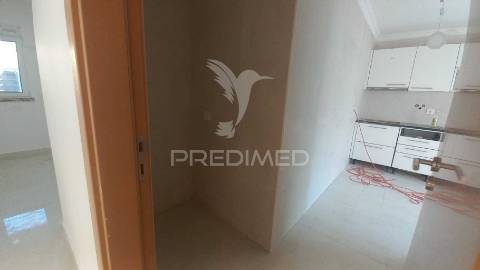 Moradia t3 em recuperação – foros da amora