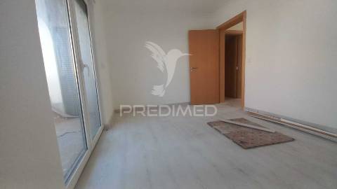 Moradia t3 em recuperação – foros da amora