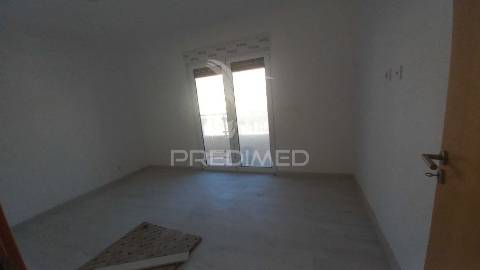 Moradia t3 em recuperação – foros da amora