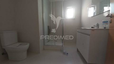 Moradia t3 em recuperação – foros da amora