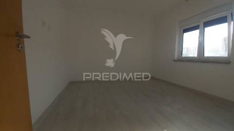 Moradia t3 em recuperação – foros da amora