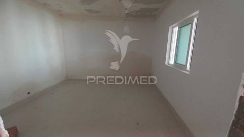 Moradia t3 em recuperação – foros da amora