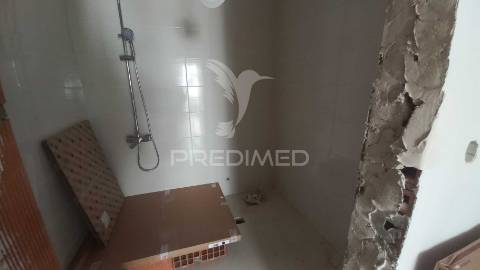 Moradia t3 em recuperação – foros da amora