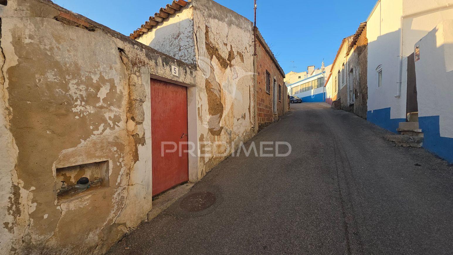 Casa em ruina dentro da vila de sao marcos da serra, algarve