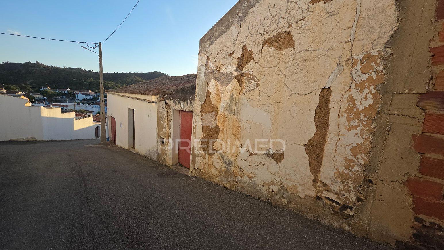 Casa em ruina dentro da vila de sao marcos da serra, algarve