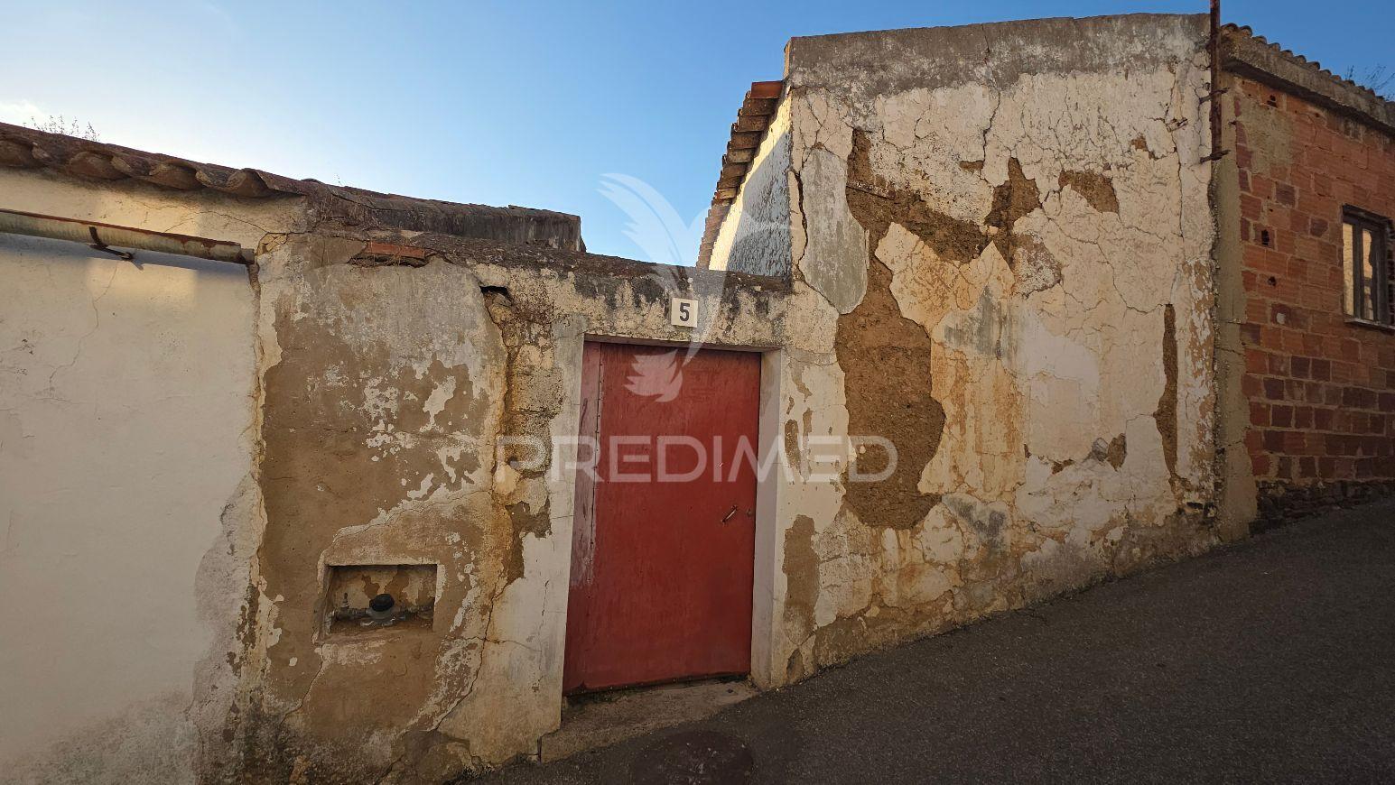 Casa em ruina dentro da vila de sao marcos da serra, algarve