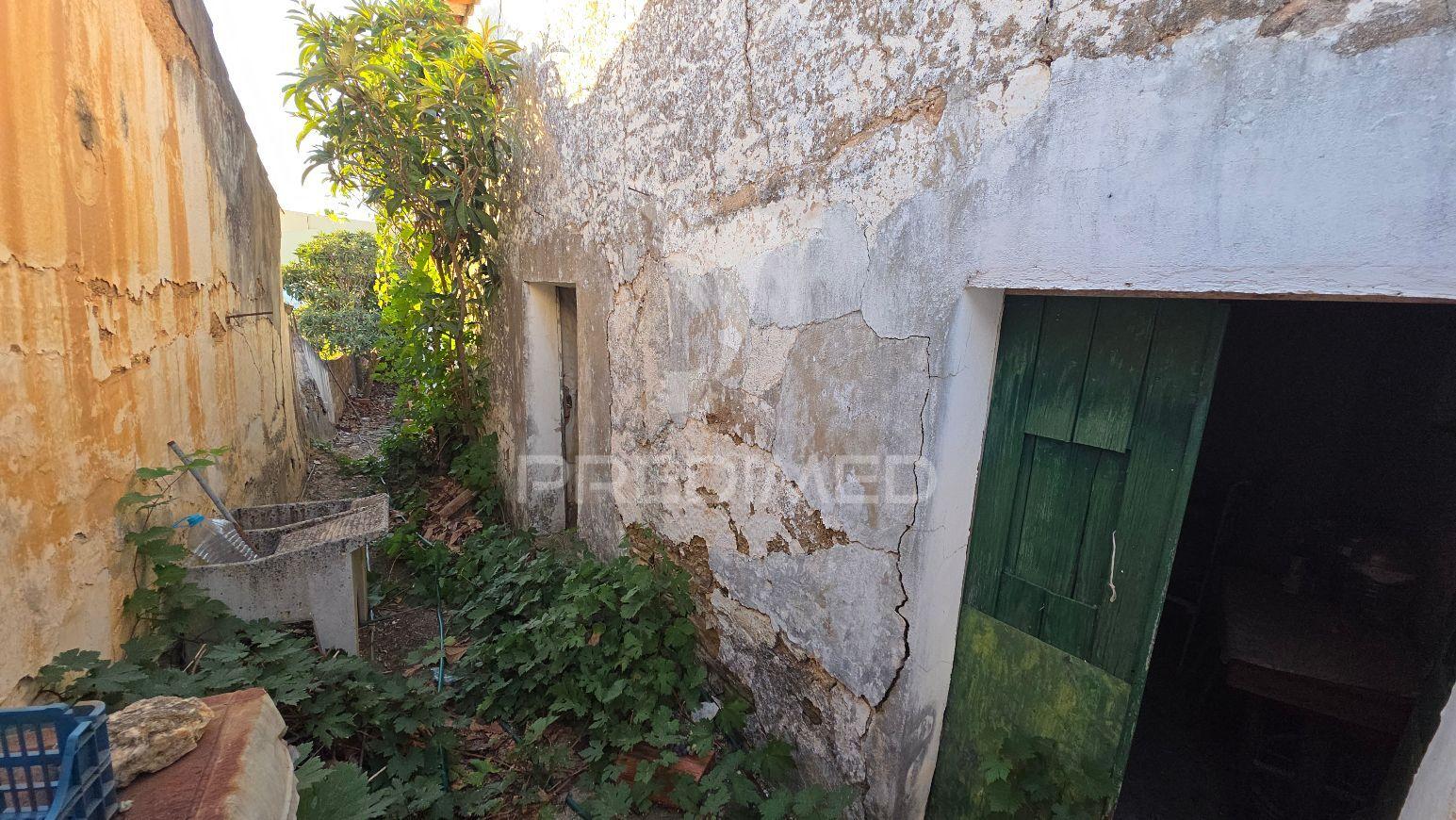 Casa em ruina dentro da vila de sao marcos da serra, algarve