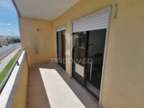 Arrendam-se quartos individuais para raparigas e rapazes  , fidalguinhos.