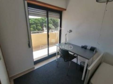 Arrendam-se quartos individuais para raparigas e rapazes  , fidalguinhos.