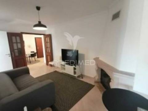 Arrendam-se quartos individuais para raparigas e rapazes  , fidalguinhos.