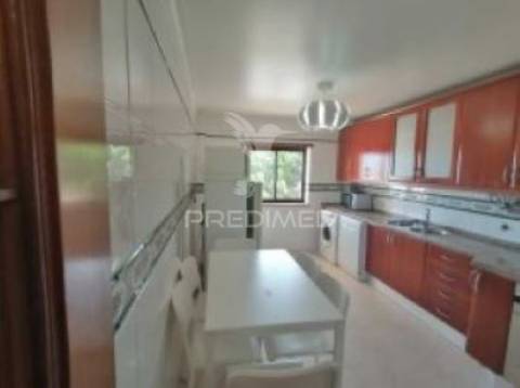 Arrendam-se quartos individuais para raparigas e rapazes  , fidalguinhos.