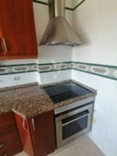 Arrendam-se quartos individuais para raparigas e rapazes  , fidalguinhos.