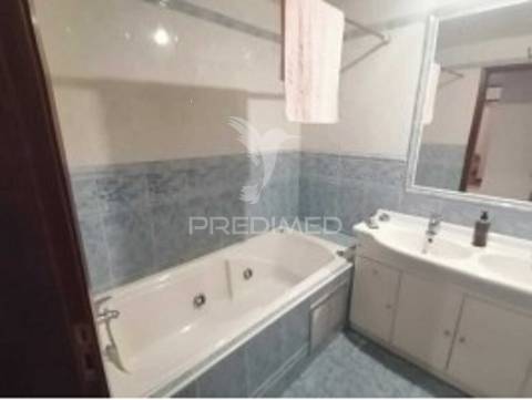 Arrendam-se quartos individuais para raparigas e rapazes  , fidalguinhos.