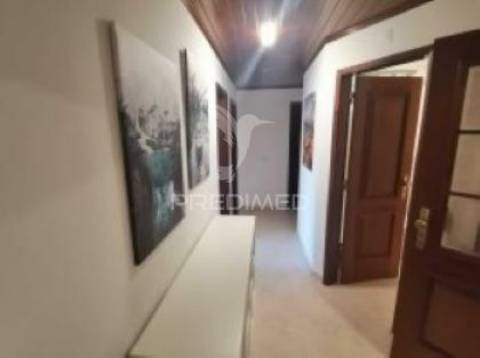 Arrendam-se quartos individuais para raparigas e rapazes  , fidalguinhos.