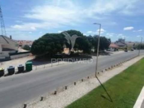 Arrendam-se quartos individuais para raparigas e rapazes  , fidalguinhos.