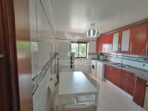Arrendam-se quartos individuais, fidalguinhos, barreiro