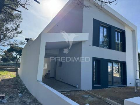 Moradia t3 junto ao mar com piscina