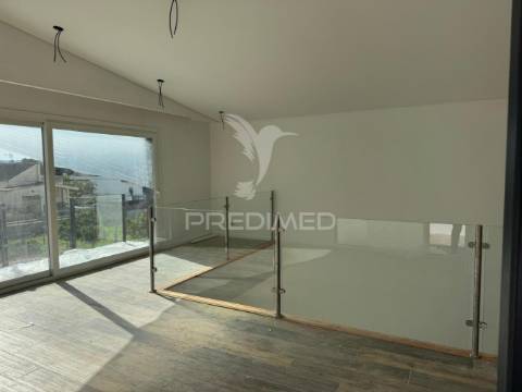 Moradia t3 junto ao mar com piscina