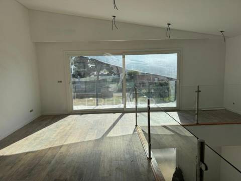 Moradia t3 junto ao mar com piscina