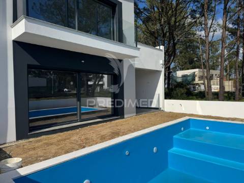Moradia t3 junto ao mar com piscina