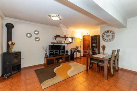 Andar de moradia duplex com logradouro e garagem,setúbal.