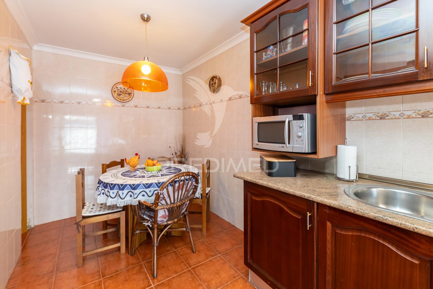Andar de moradia duplex com logradouro e garagem,setúbal.