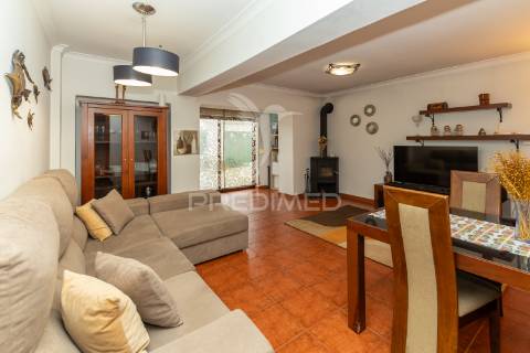 Andar de moradia duplex com logradouro e garagem,setúbal.