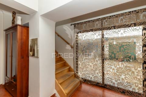 Andar de moradia duplex com logradouro e garagem,setúbal.