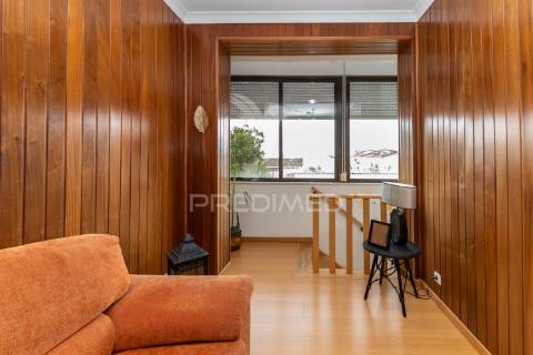 Andar de moradia duplex com logradouro e garagem,setúbal.