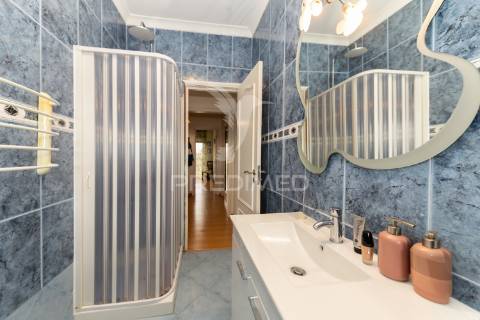 Andar de moradia duplex com logradouro e garagem,setúbal.