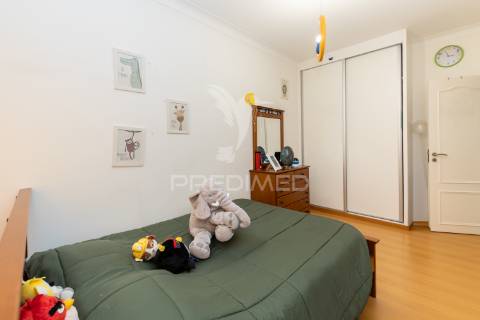 Andar de moradia duplex com logradouro e garagem,setúbal.