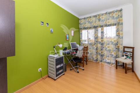 Andar de moradia duplex com logradouro e garagem,setúbal.